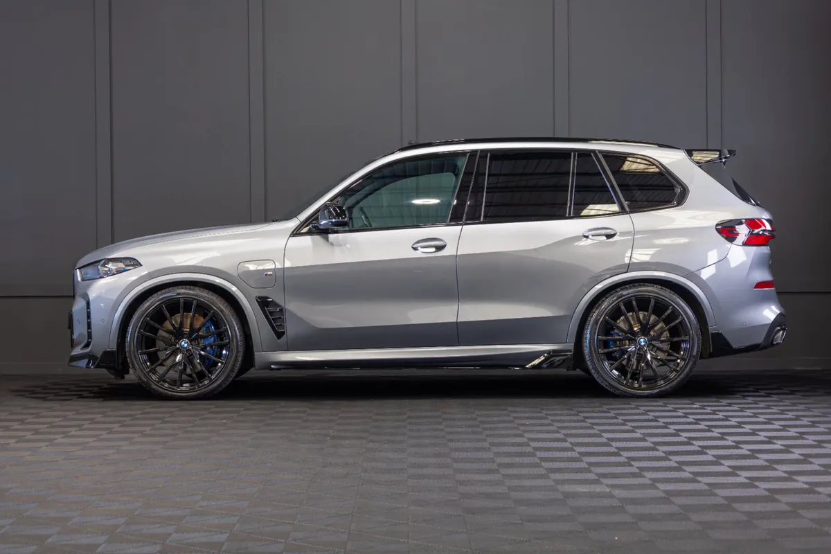 2024 BMW X5 X-Drive 50e M-Sport *Pan Roof - Image 3