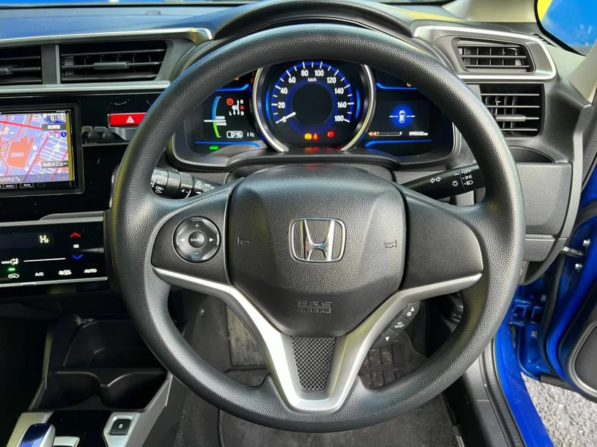 Honda Fit F-PACKAGE 1.5 HYBRID // 14" ALLOYS // RE - Image 4