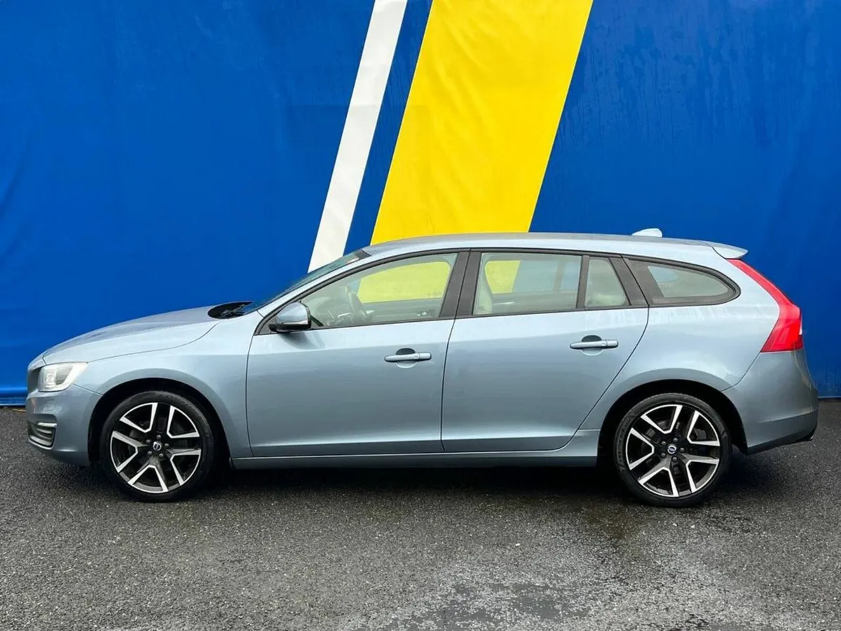 Volvo V60 D4 2.0D // SERVICE HISTORY // LEATHER PO - Image 3