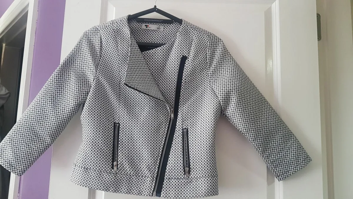 Blazer fits sm m never worn - Image 1
