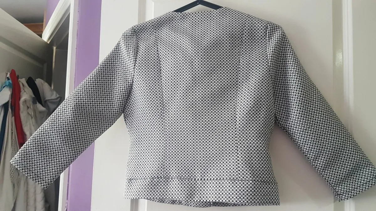 Blazer fits sm m never worn - Image 3