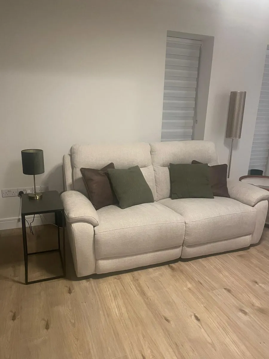 Fully Electric 3 seater recliner - Image 1