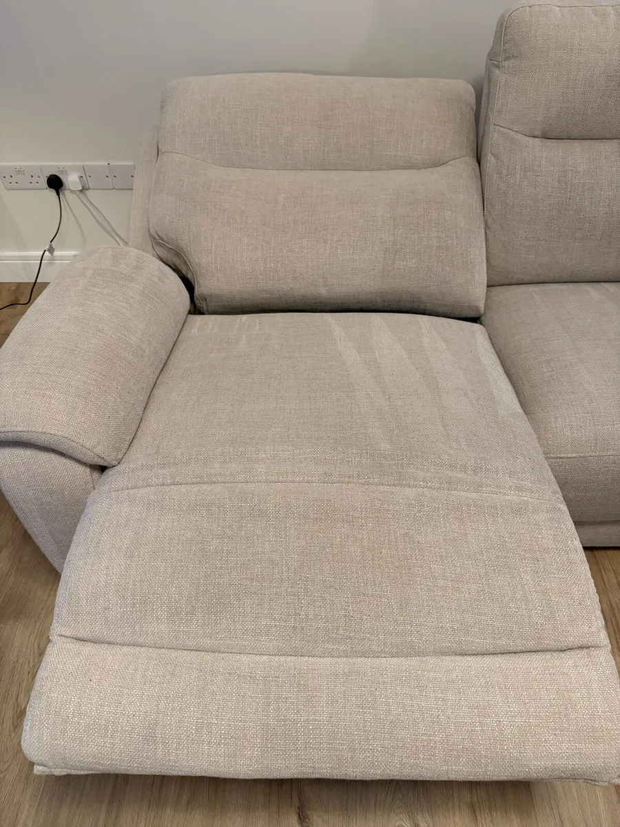 Fully Electric 3 seater recliner - Image 2