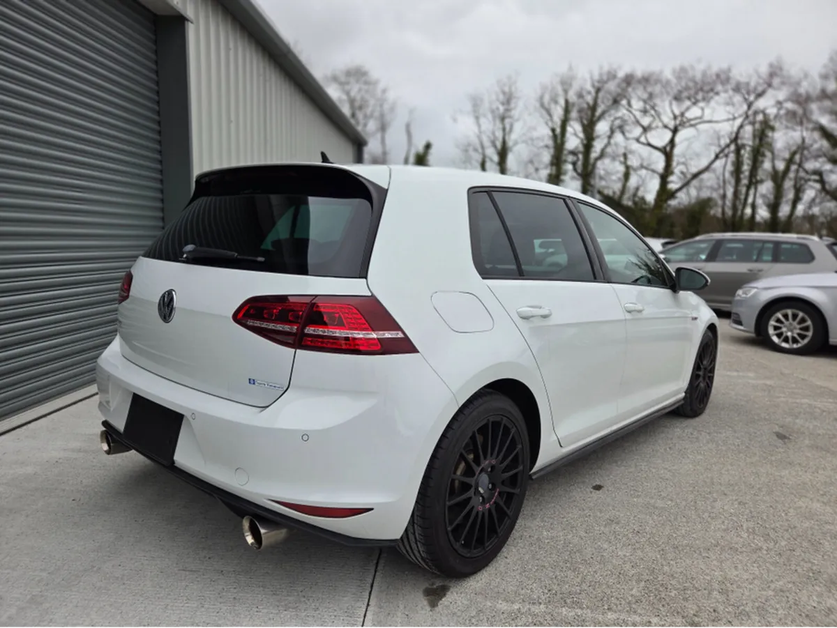 Volkswagen Golf GTI Performance Pack - Image 4