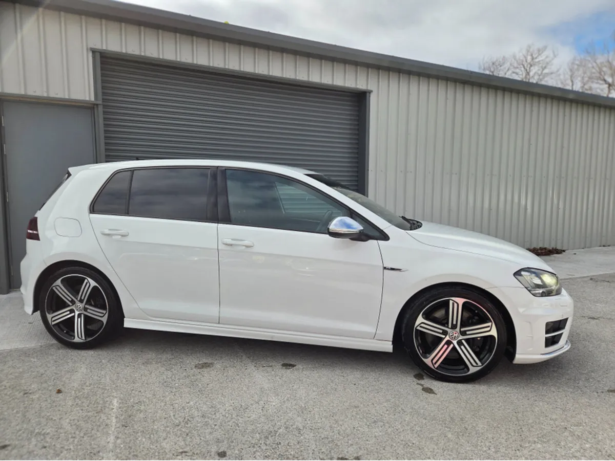 Volkswagen Golf R 4MOTION 2.0 TSI AUTO - Image 2