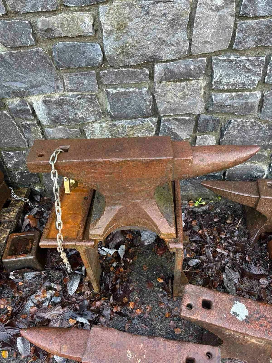 Anvil with Stand - Black Smith