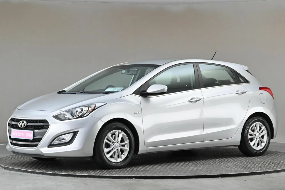 Hyundai i30 **JAN 2026 PRICING NOW**1.6 D 6SPD **R - Image 4