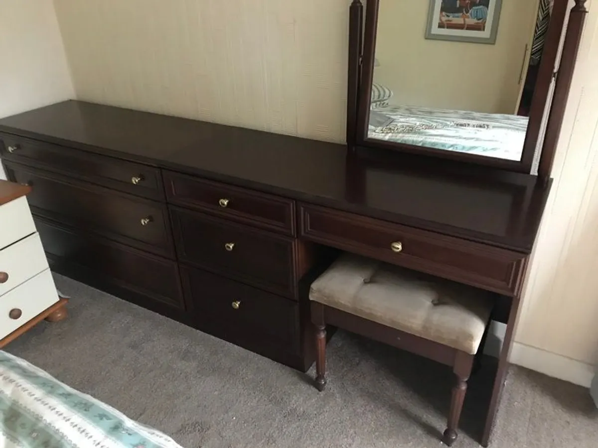 Bedroom furniture - Image 1