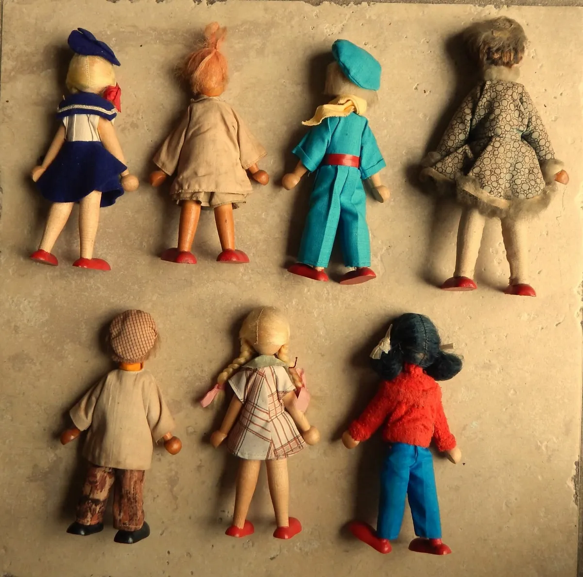 Collection of 7 Vintage Handmade Wooden Peg Dolls - Image 2