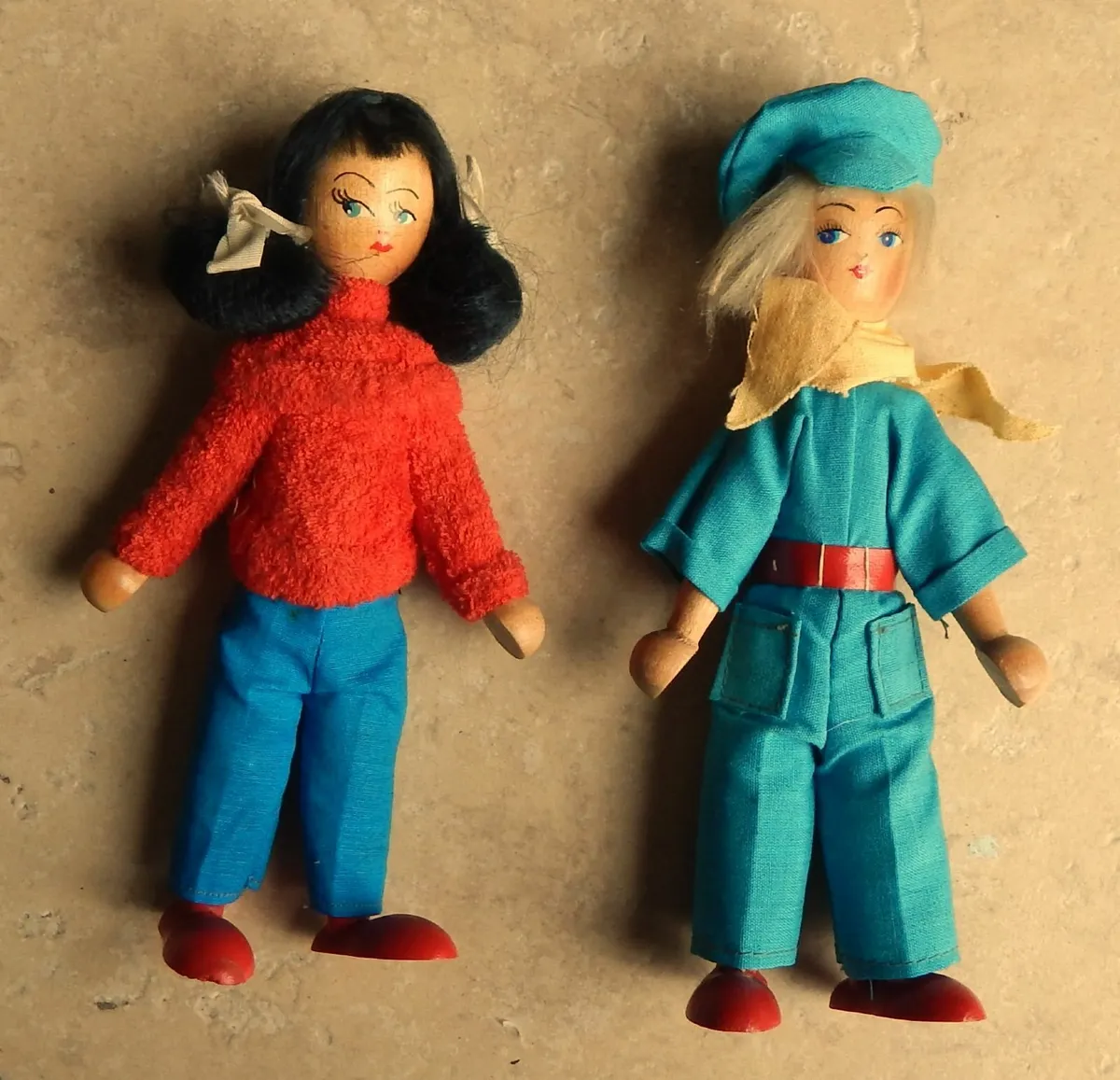 Collection of 7 Vintage Handmade Wooden Peg Dolls - Image 3