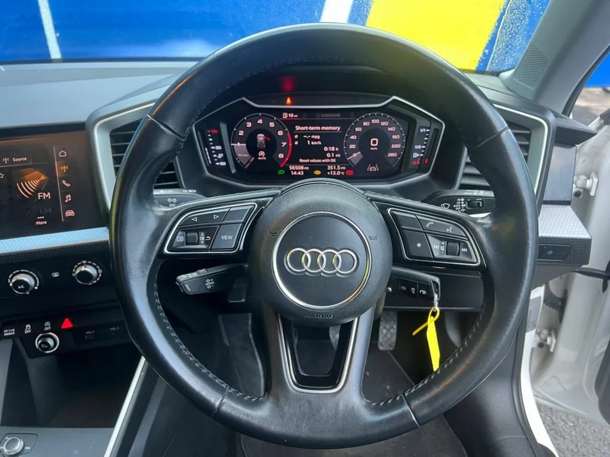 Audi A1 SPORT 1.0 TFSI // APPLE CARPLAY/ANDROID AU - Image 4