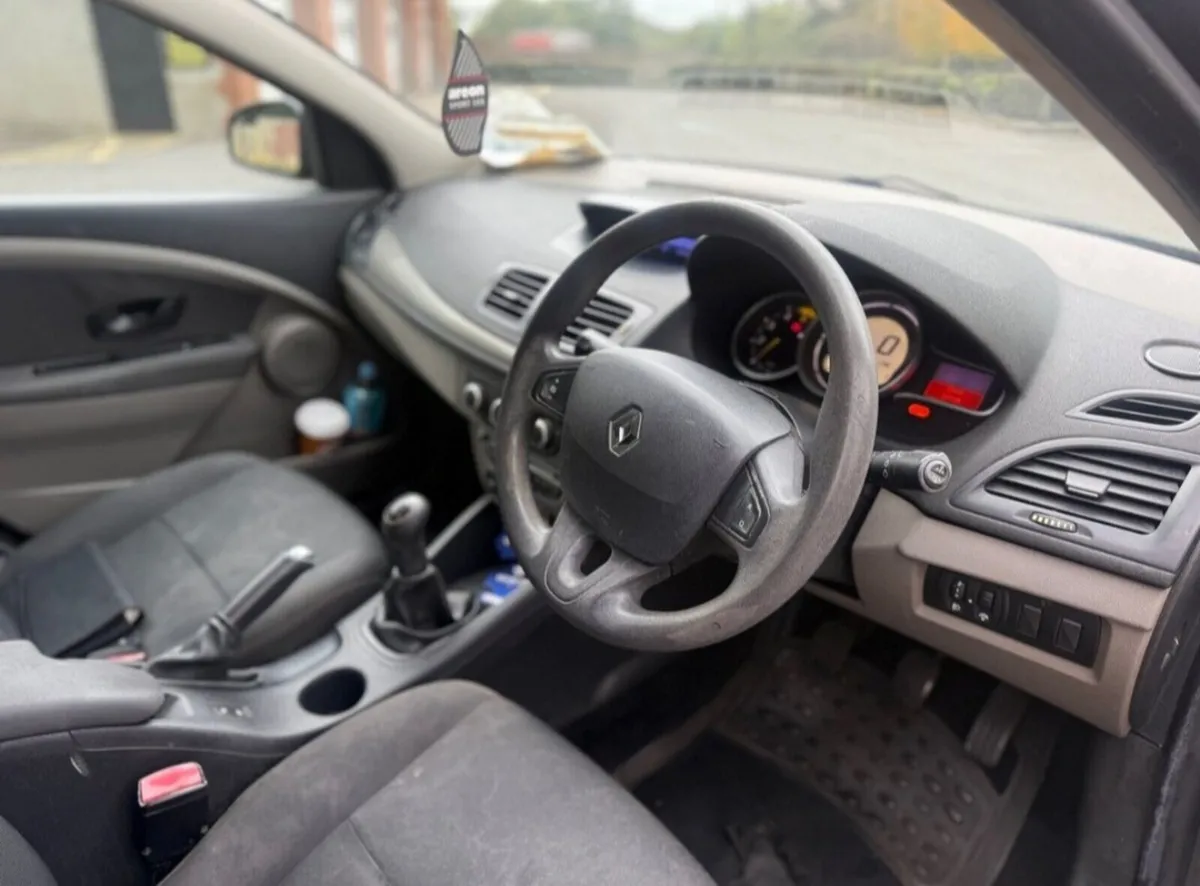 Renault fluence 2012 - Image 2