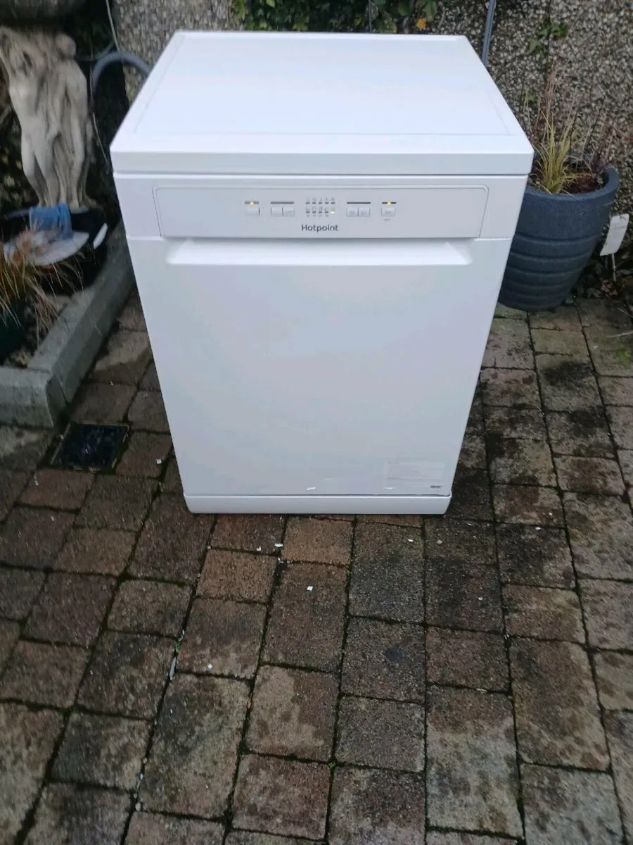 Hotpoint dishwasher as new - Image 2