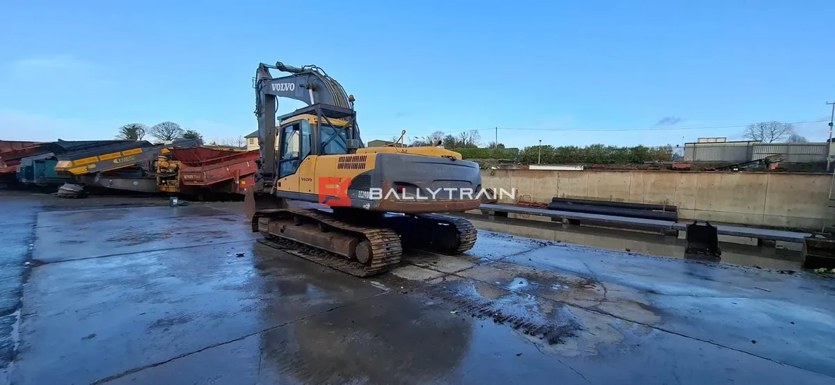 Volvo EC290CL Excavator - Image 3