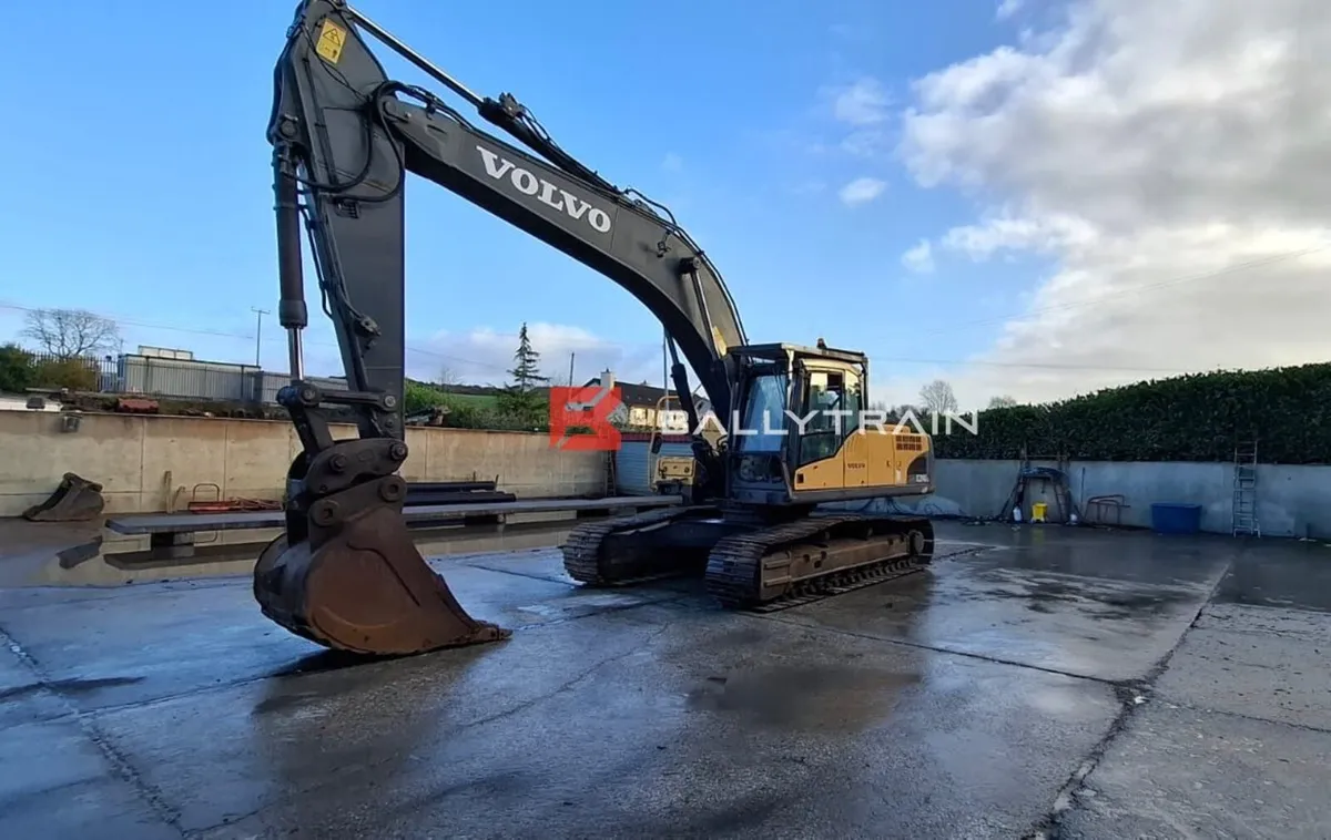 Volvo EC290CL Excavator - Image 1
