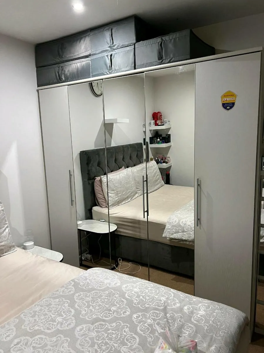 Wardrobe - 5 doors - Image 3