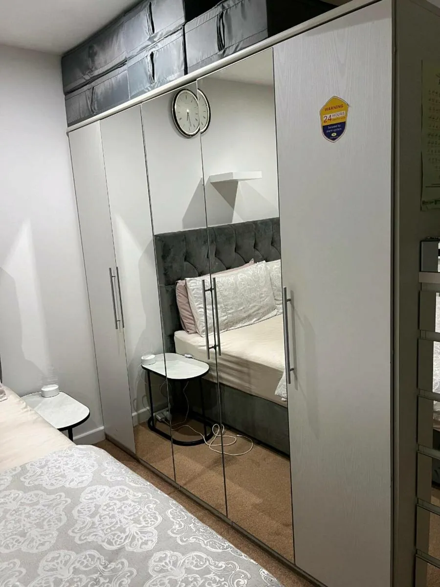 Wardrobe - 5 doors - Image 4