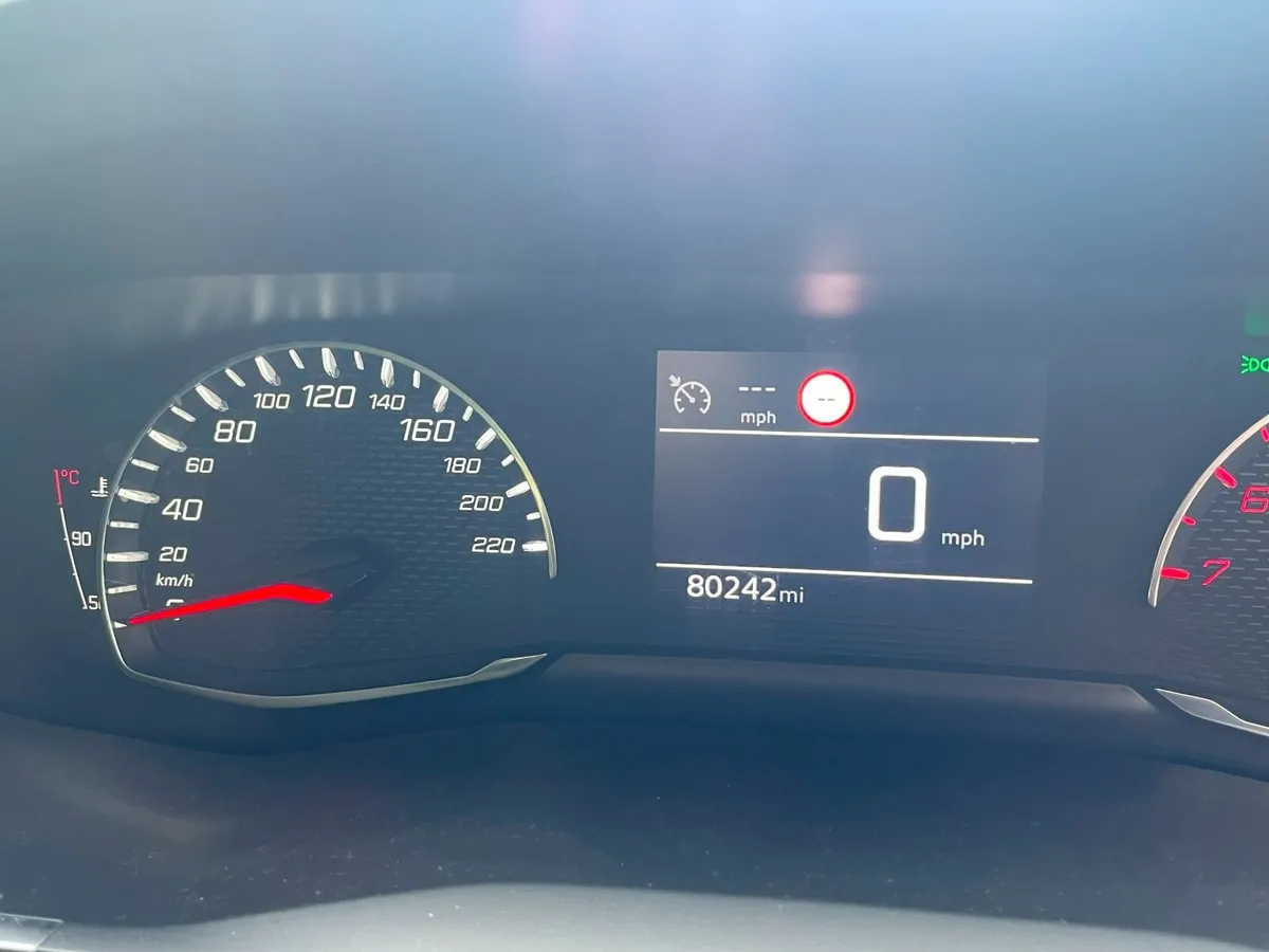 2022 (221) Peugeot 208 1.2 active 75ps 5dr - Image 4