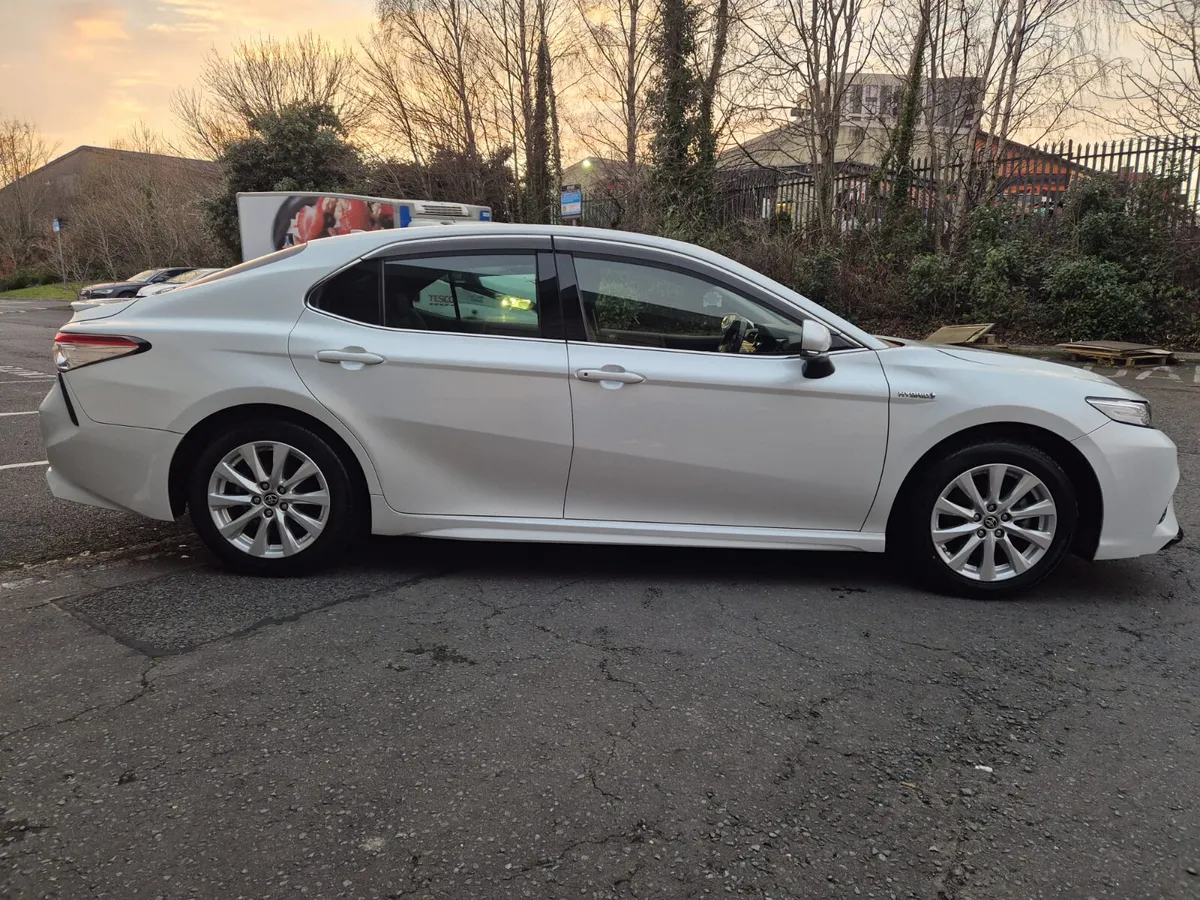 TOYOTA CAMRY / 2020 / 2.5 PETROL HYBRID /AUTOMATIC - Image 4