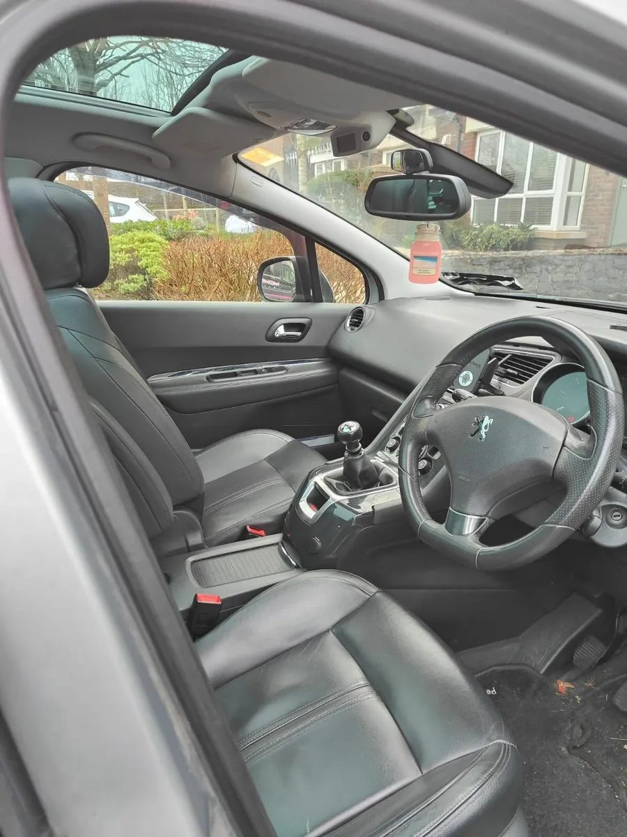 Peugeot 5008 2012 - Image 4