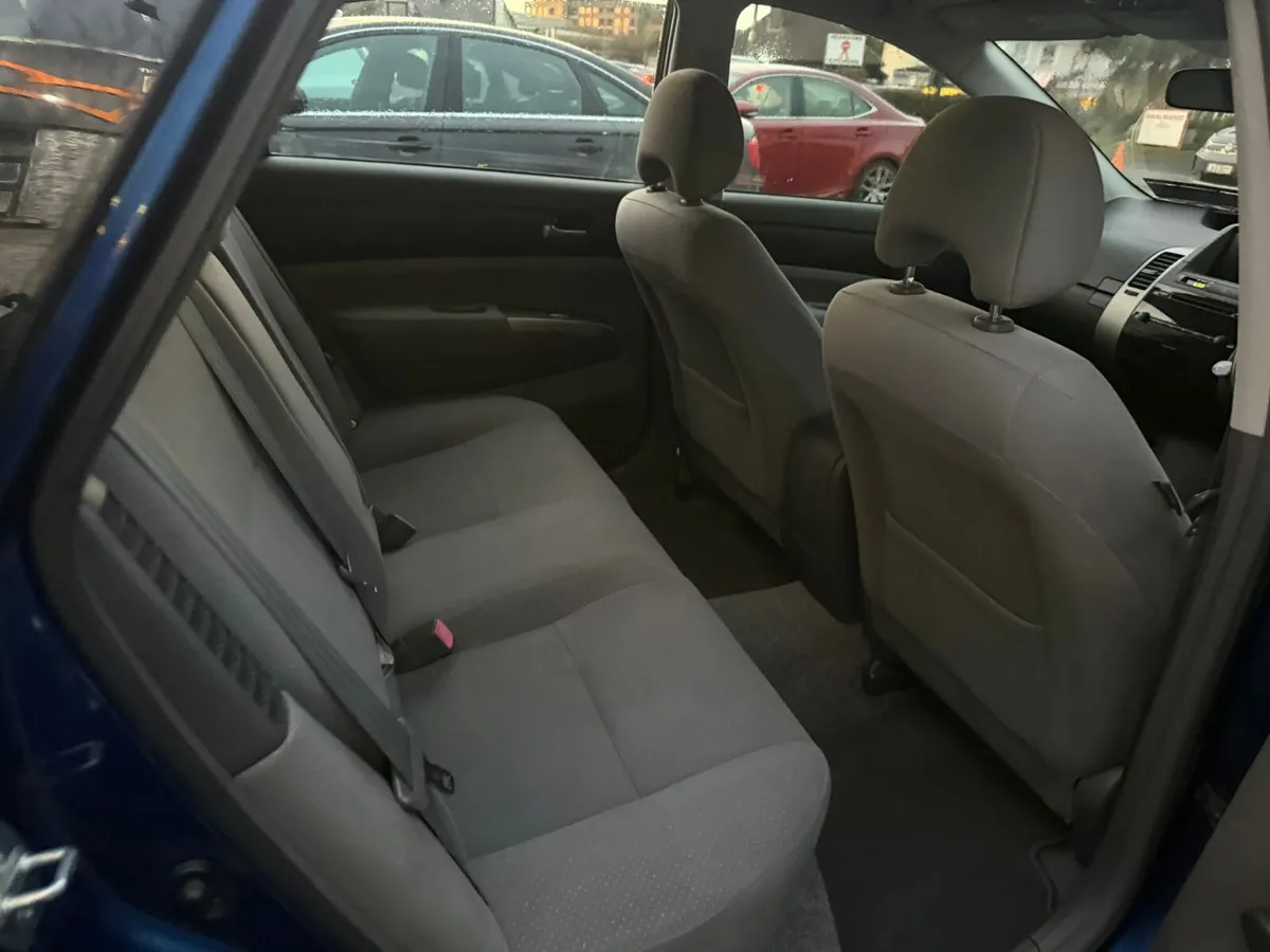 Toyota Prius 2009 auto hybrid - Image 4