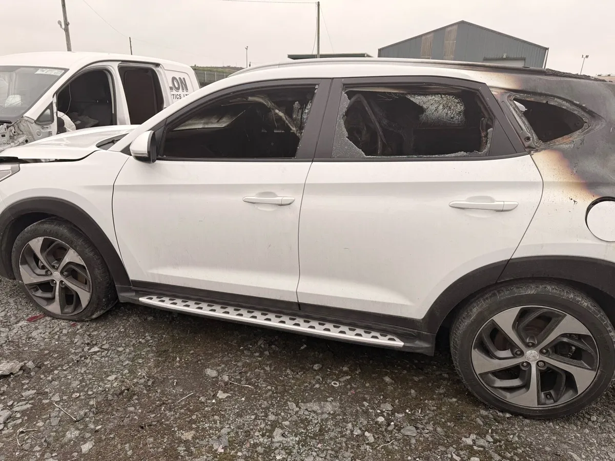 17 Hyundai Tucson - Image 3