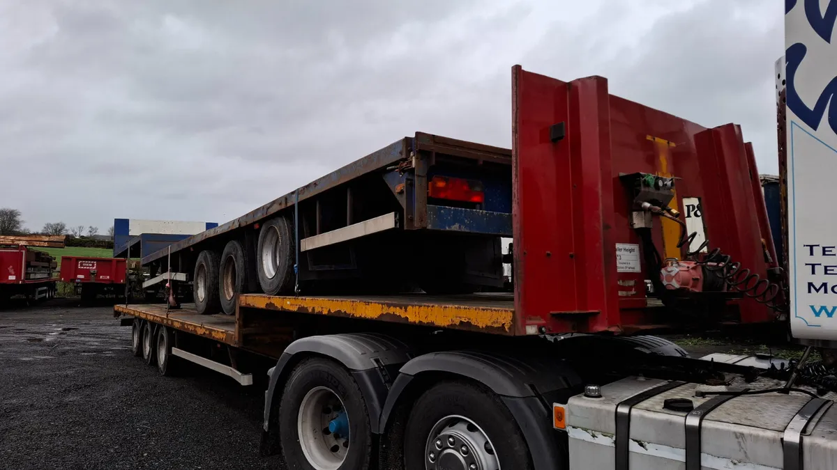 2013 SDC  Step Frame Flat Trailers  , 45 Foot - Image 1