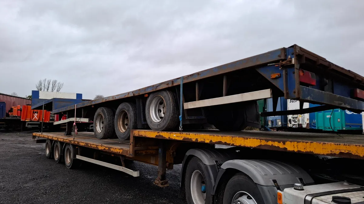 2013 SDC  Step Frame Flat Trailers  , 45 Foot - Image 4