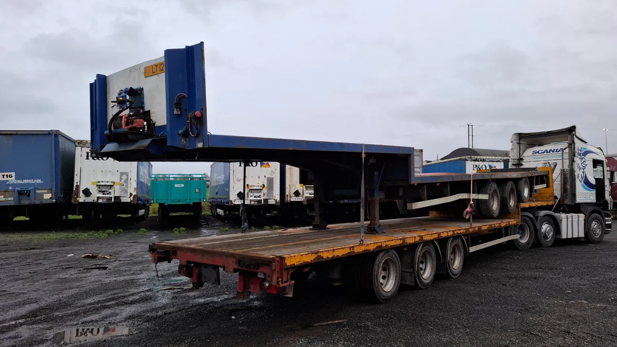 2013 SDC  Step Frame Flat Trailers  , 45 Foot - Image 2