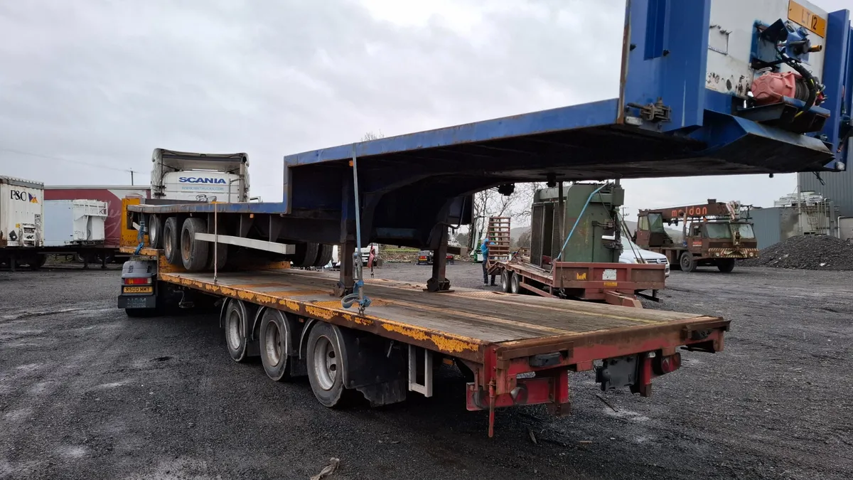2013 SDC  Step Frame Flat Trailers  , 45 Foot - Image 3