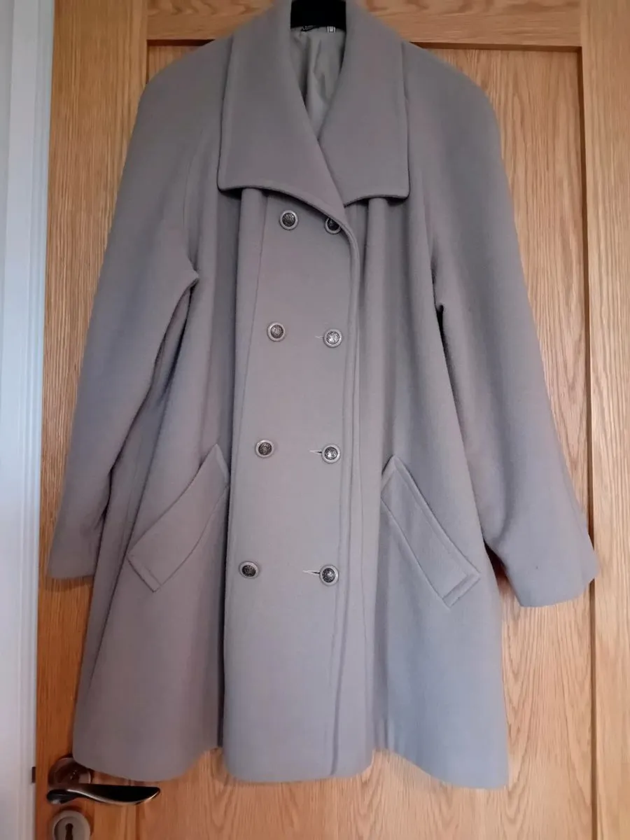 Ladies Jacket/Coat, Size 14 - Image 1