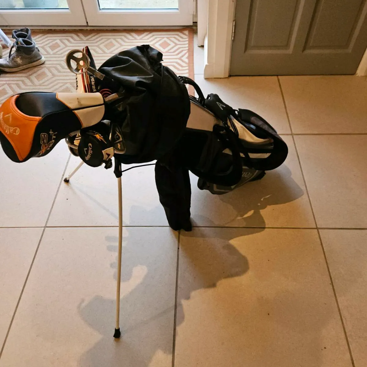 A Set of callaway xhot 2 clubs - Image 1