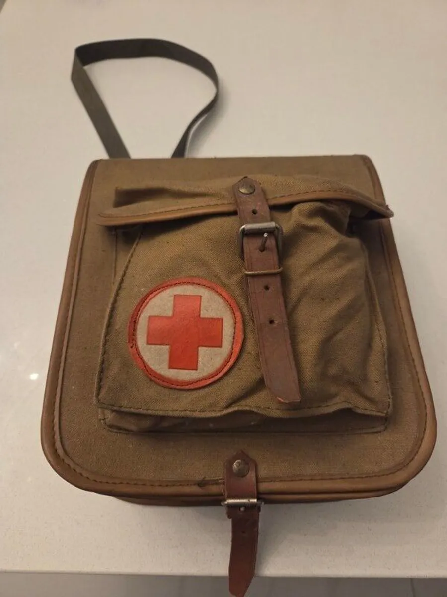 Vintage military medical satchel - Image 2