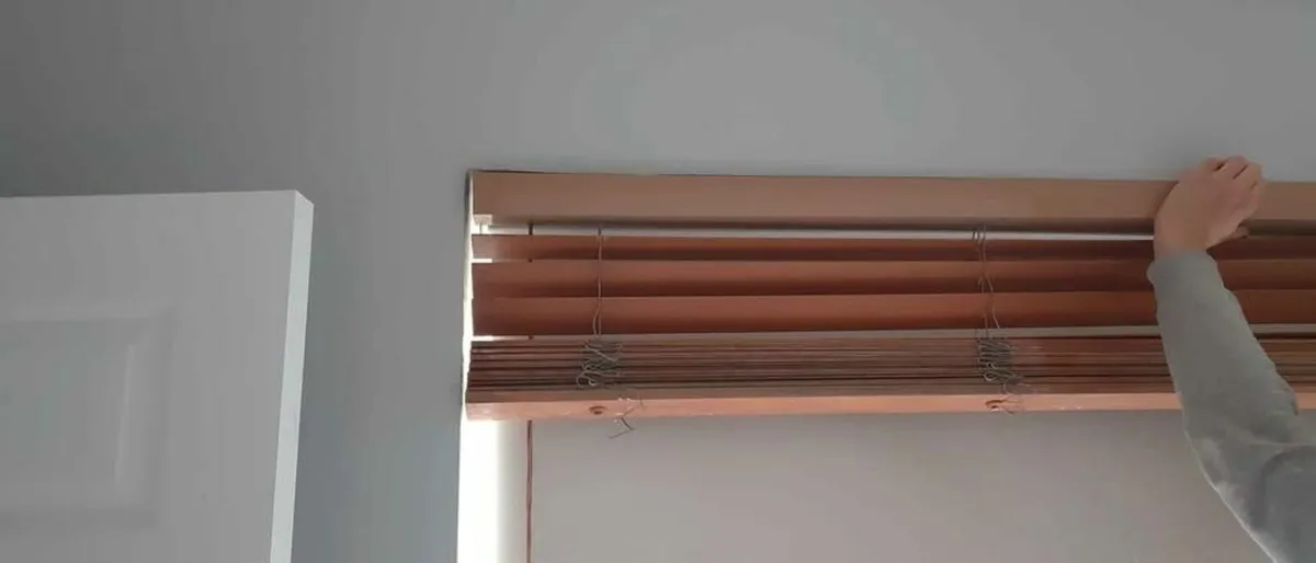 3 sets of wooden Venetian blinds - Image 2