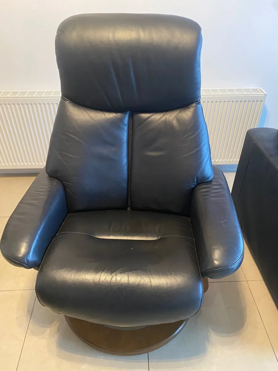 Leather couches - Image 1