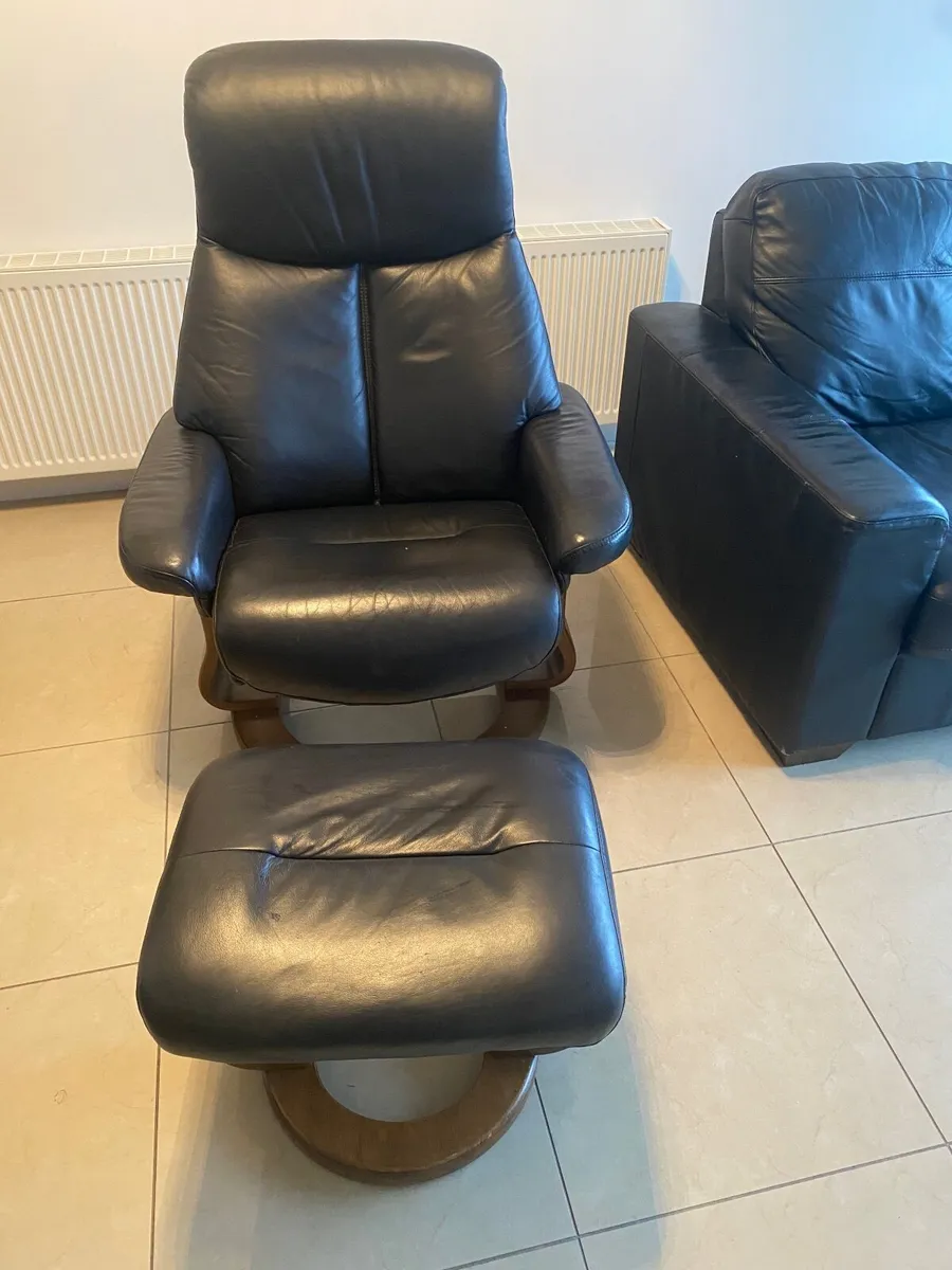 Leather couches - Image 2