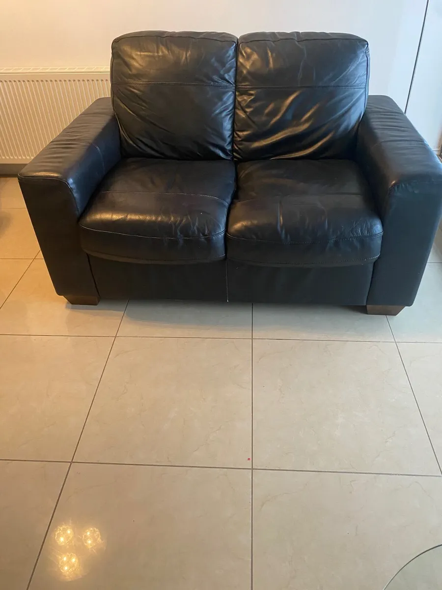 Leather couches - Image 4