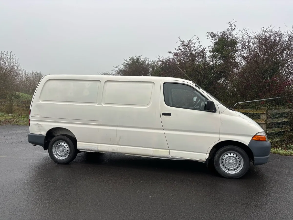 2001 Toyota hiace - Image 2