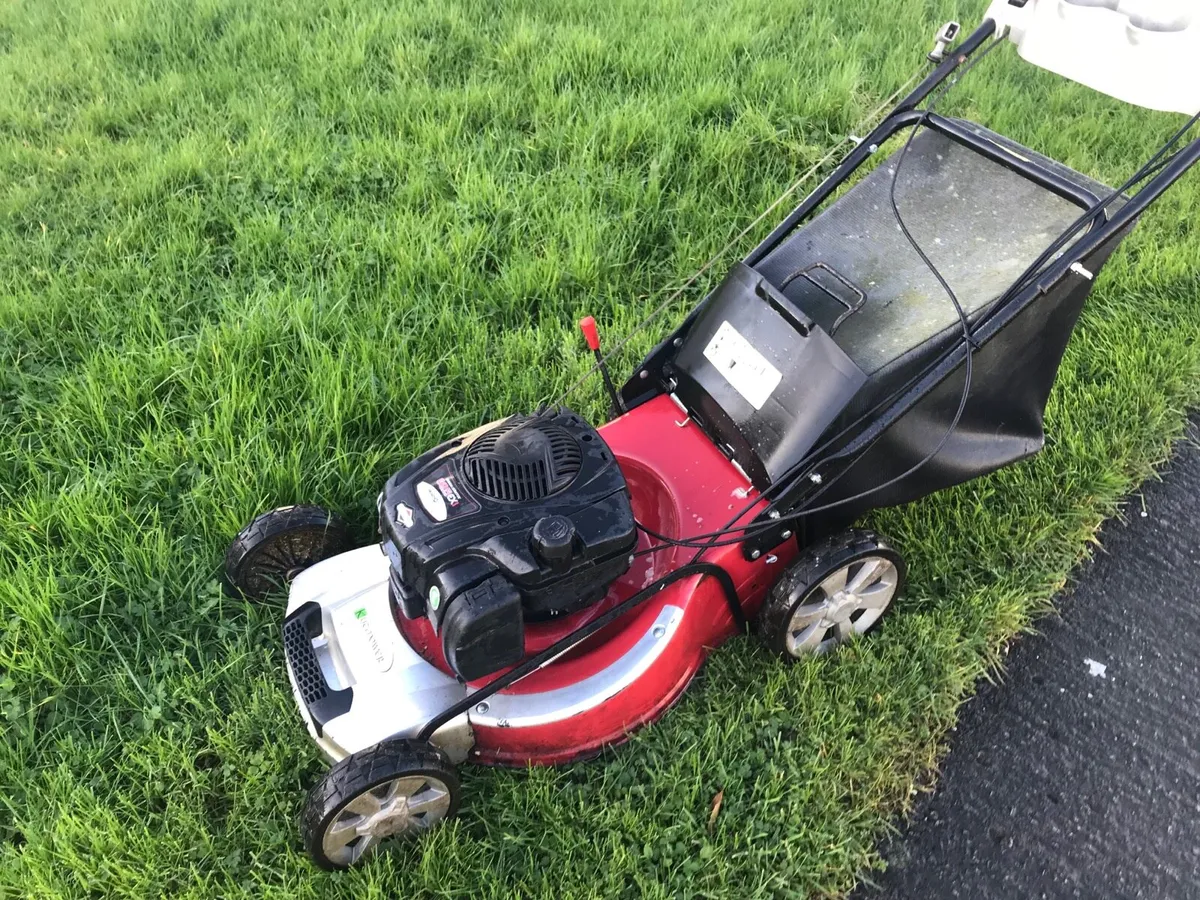 Briggs and stration Self drive lawnmower - Image 4