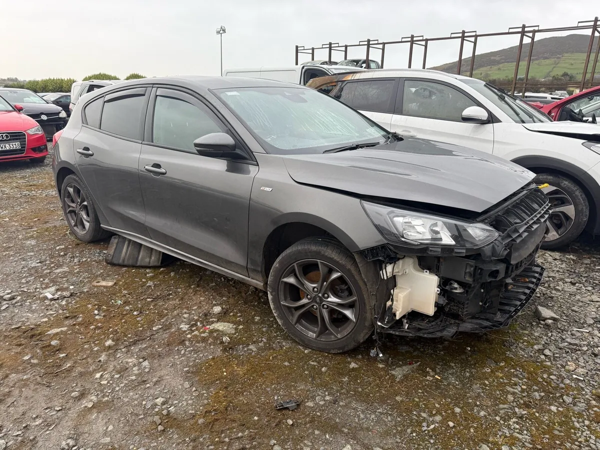 2021 Ford focus for parts only - Image 1