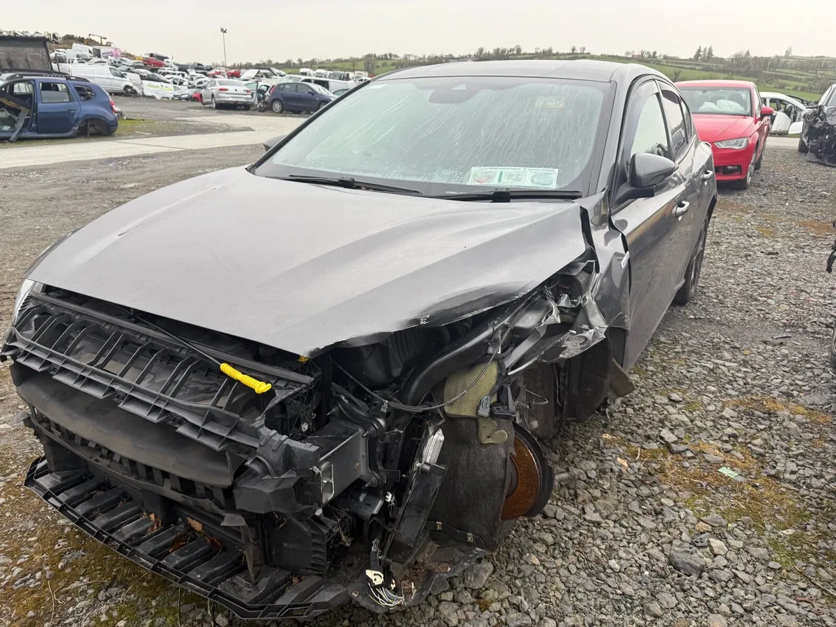 2021 Ford focus for parts only - Image 2