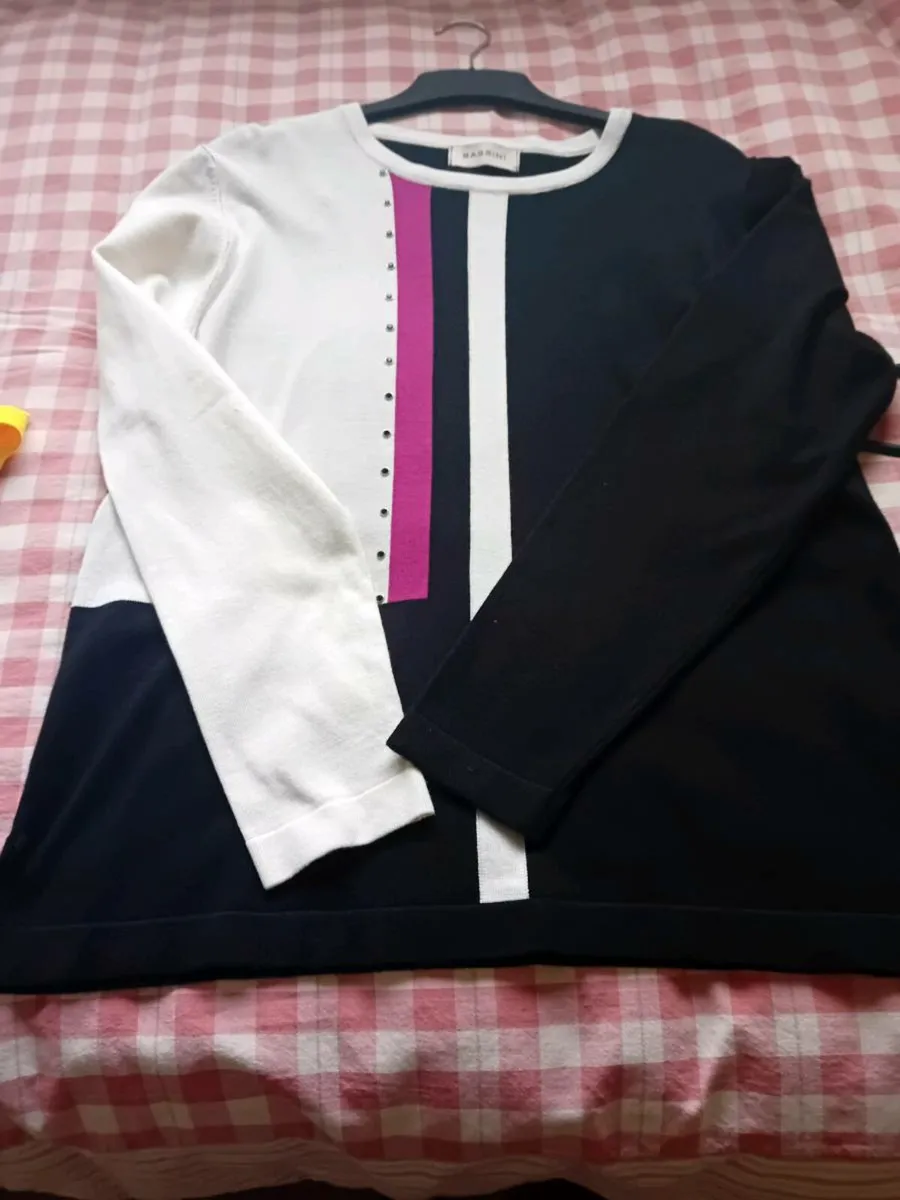 Ladies Jumper  Size Large - Image 2