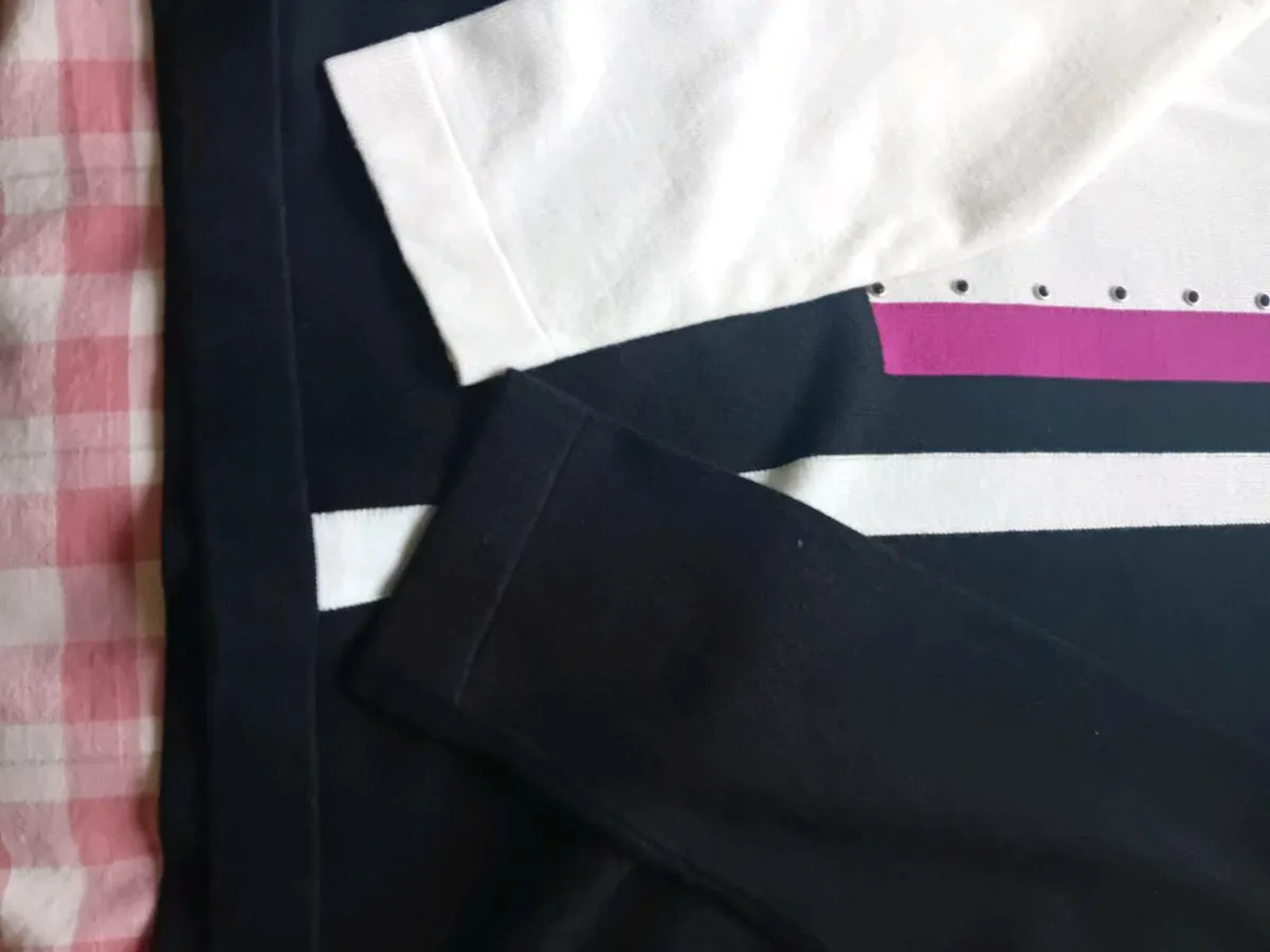 Ladies Jumper  Size Large - Image 3