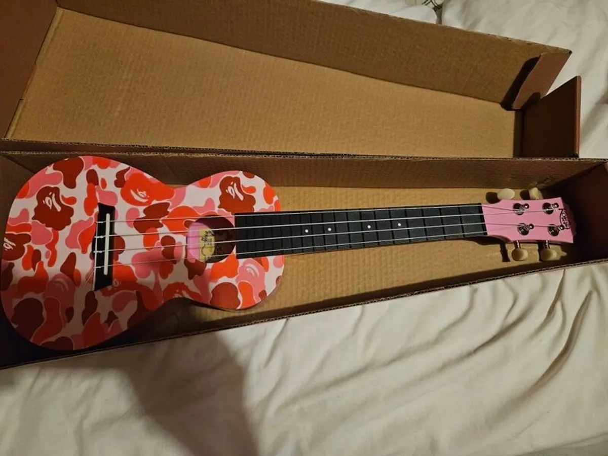 Ukulele - Image 1