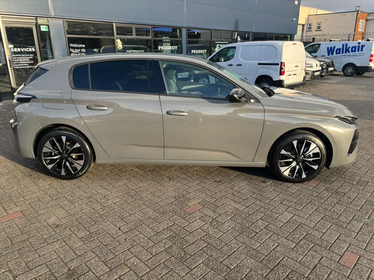 All new Peugeot 308 Allure Hybrid - Image 3