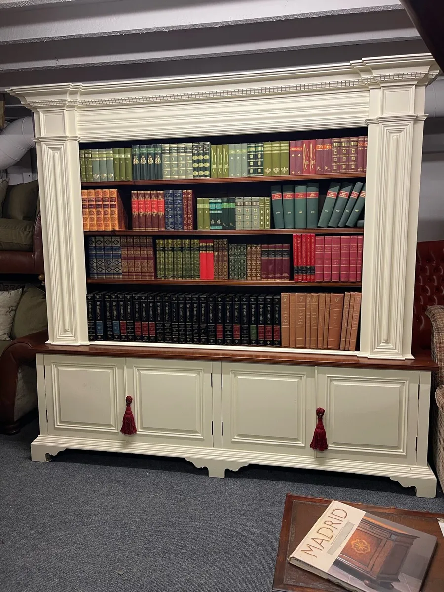 Stunning bookcase 🎄🎄🎄🎄 - Image 3