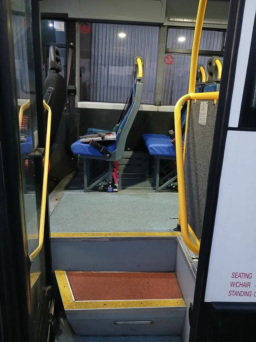 152 iveco 34 seater - Image 4