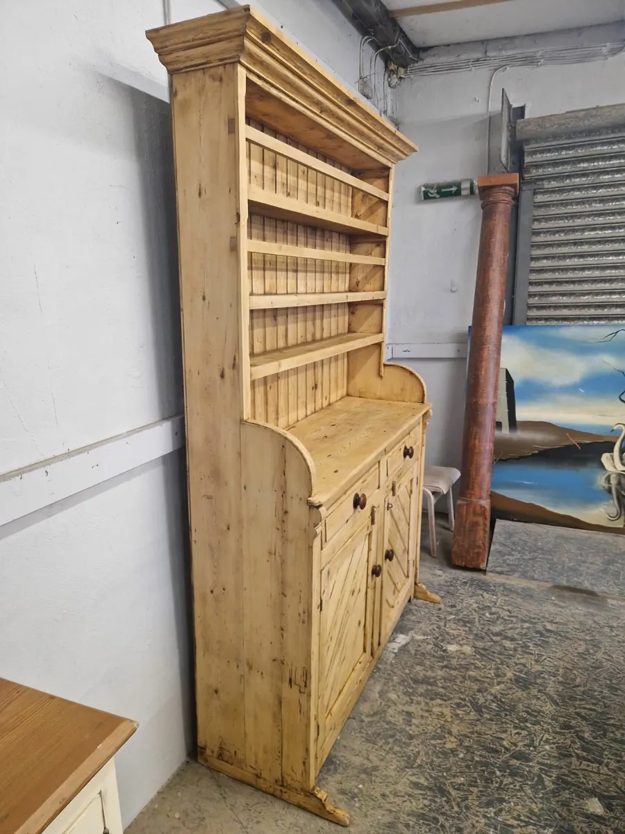 Mid 19th century irish pine kitchen dresser - Image 3