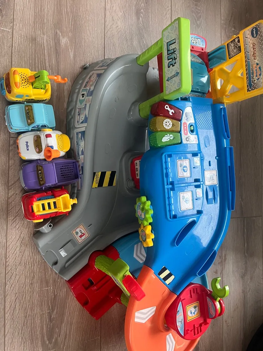 Toy garages with card - Image 1