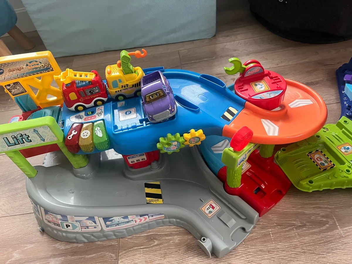 Toy garages with card - Image 4